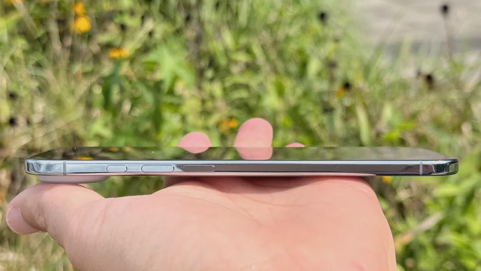 iPhone Air轻薄设计评测:极致纤薄背后的性能取舍(图2) iPhone Air轻薄设计评测:极致纤薄背后的性能取舍(图2)