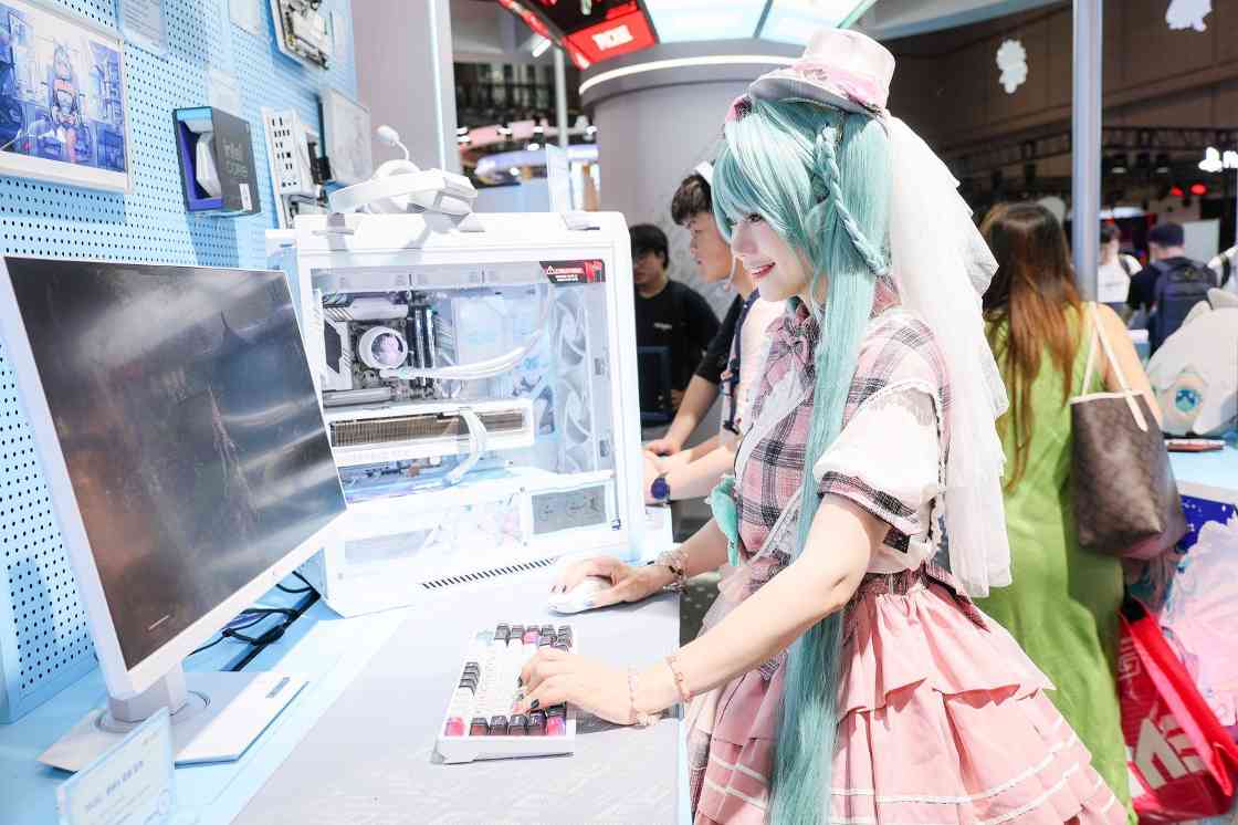 ROG RO姬主板 全新联名设计高性能游戏装备(图15)