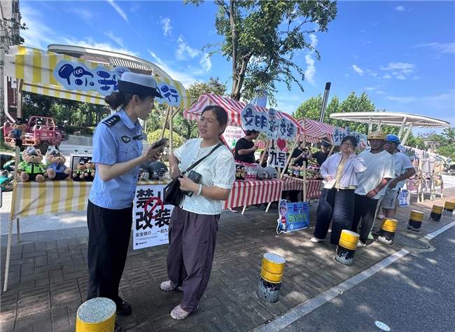 舒城县开展文明交通安全科普活动 提升群众出行意识(图3)